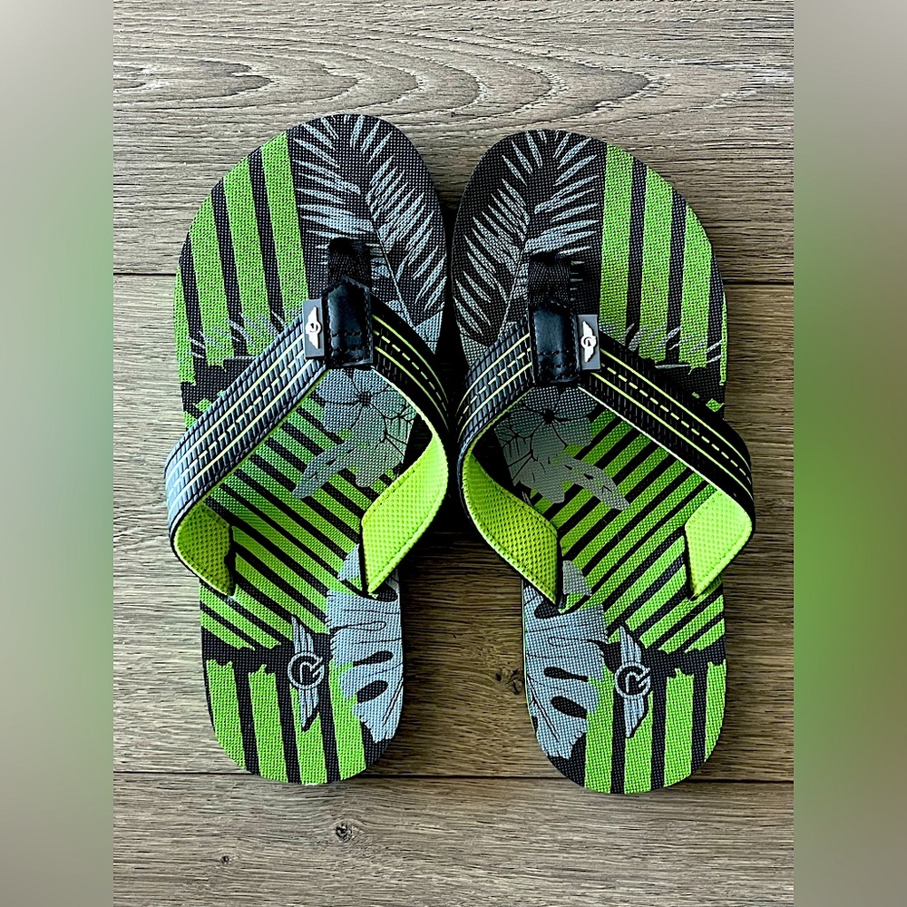 NWOT Redvolution Green and Gray Kids Flip Flops Size 5